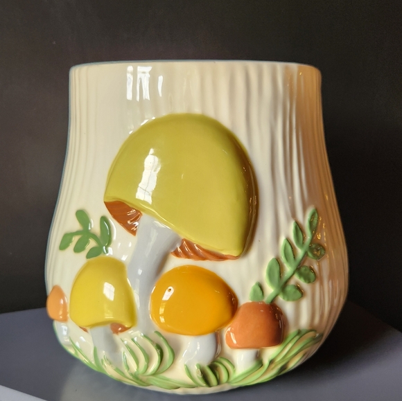 Extra Large ARNELS 11" MERRY MUSHROOM Canister - Picture 4 of 9